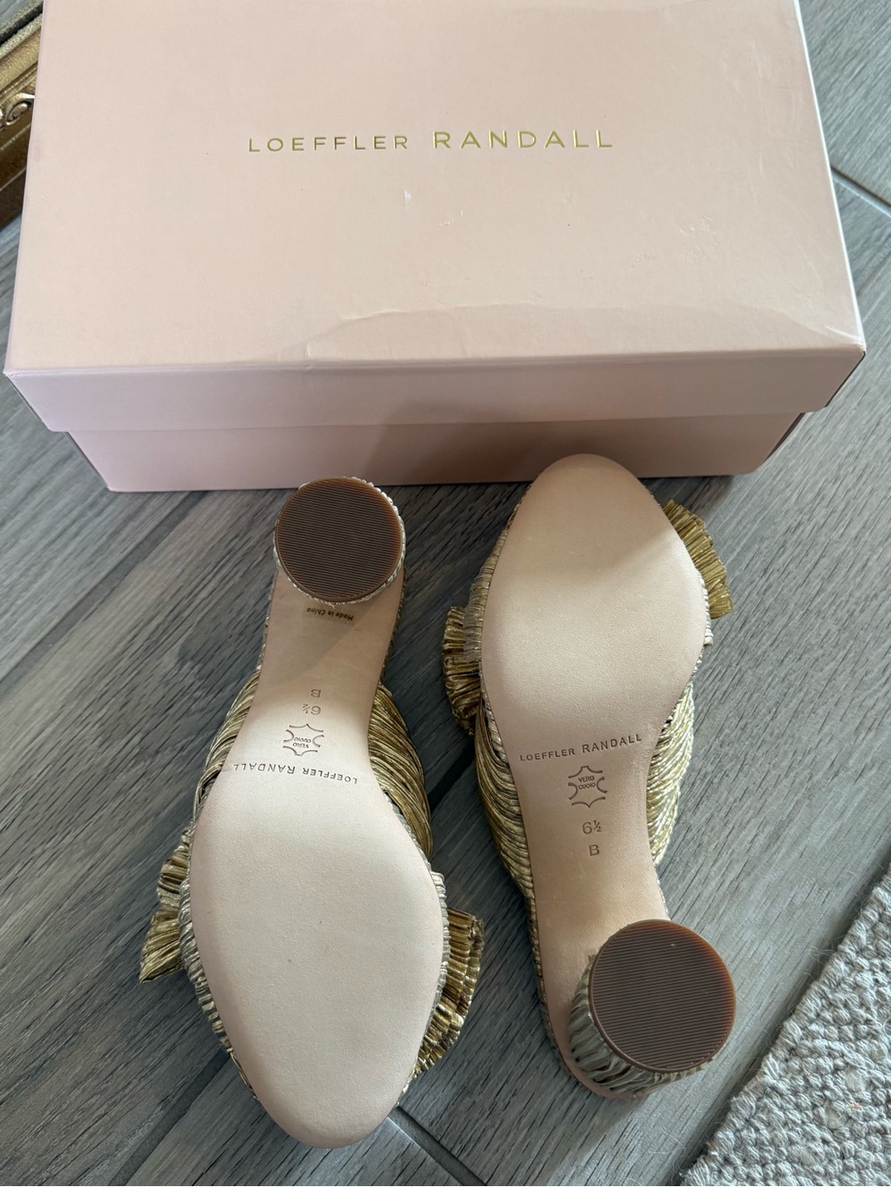 New in Box Loeffler Randall Penny Bow Metallic Gold Pleated Dress Sandals 6.5 - Picture 6 of 11